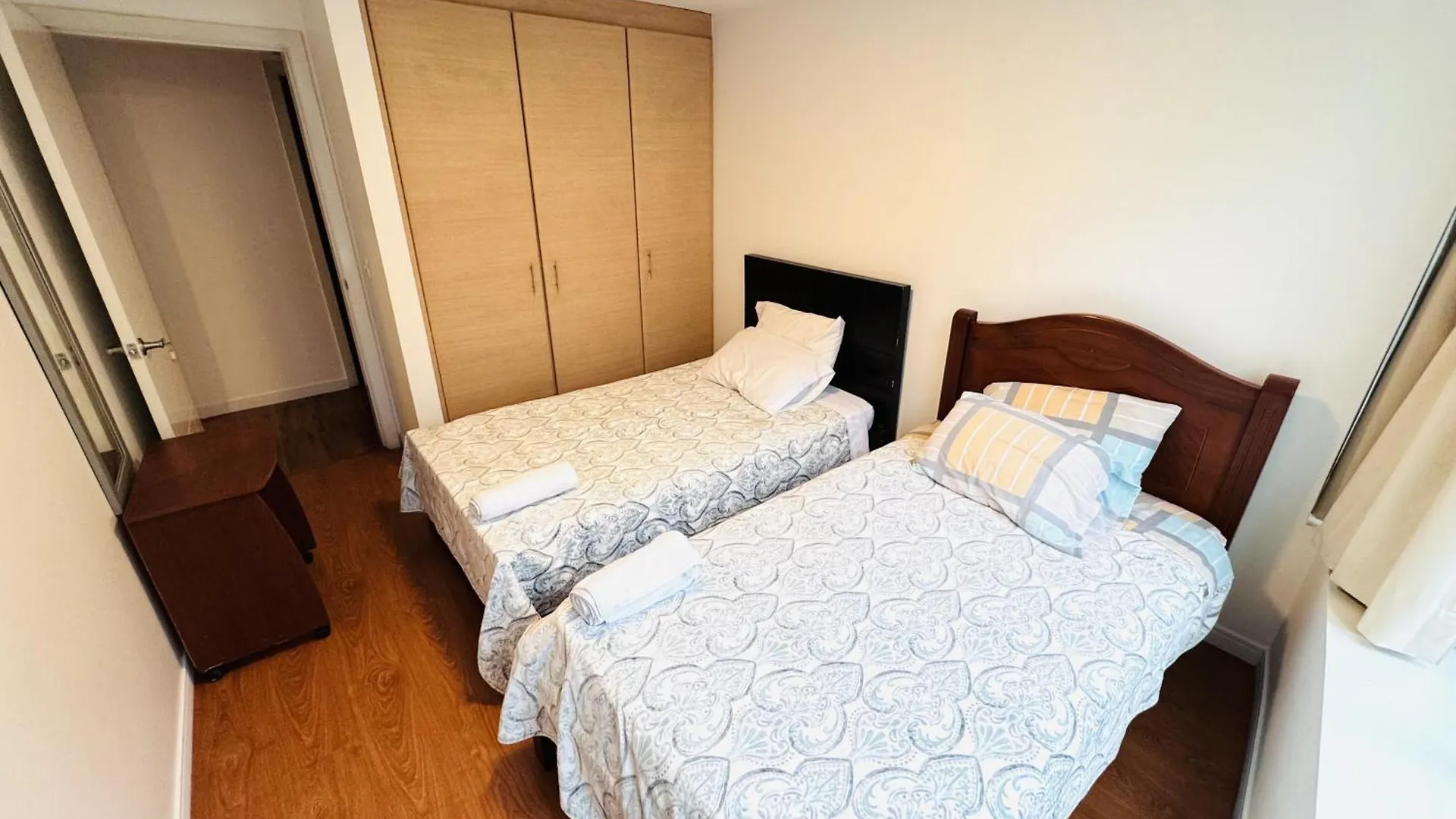 Departamento Amplio Para Familias, De Lujo 3 Habitaciones, 4 Banos, 6 Camas, 10 Personas, Wifi, 2 Parqueaderos Republica De El Salvador Plaza Kendo Quito 0*,  Ecuador