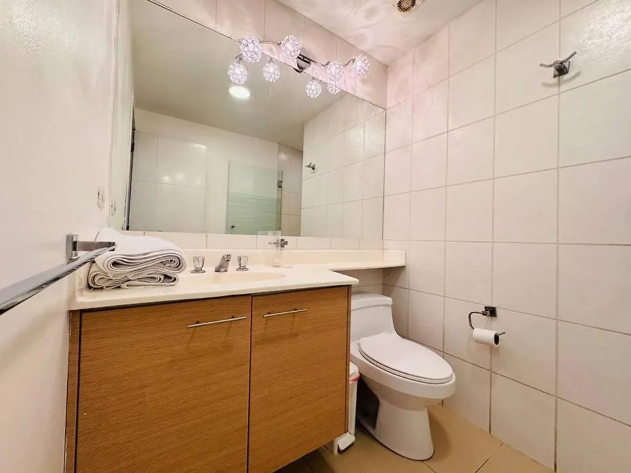 Departamento Amplio Para Familias, De Lujo 3 Habitaciones, 4 Banos, 6 Camas, 10 Personas, Wifi, 2 Parqueaderos Republica De El Salvador Plaza Kendo Quito