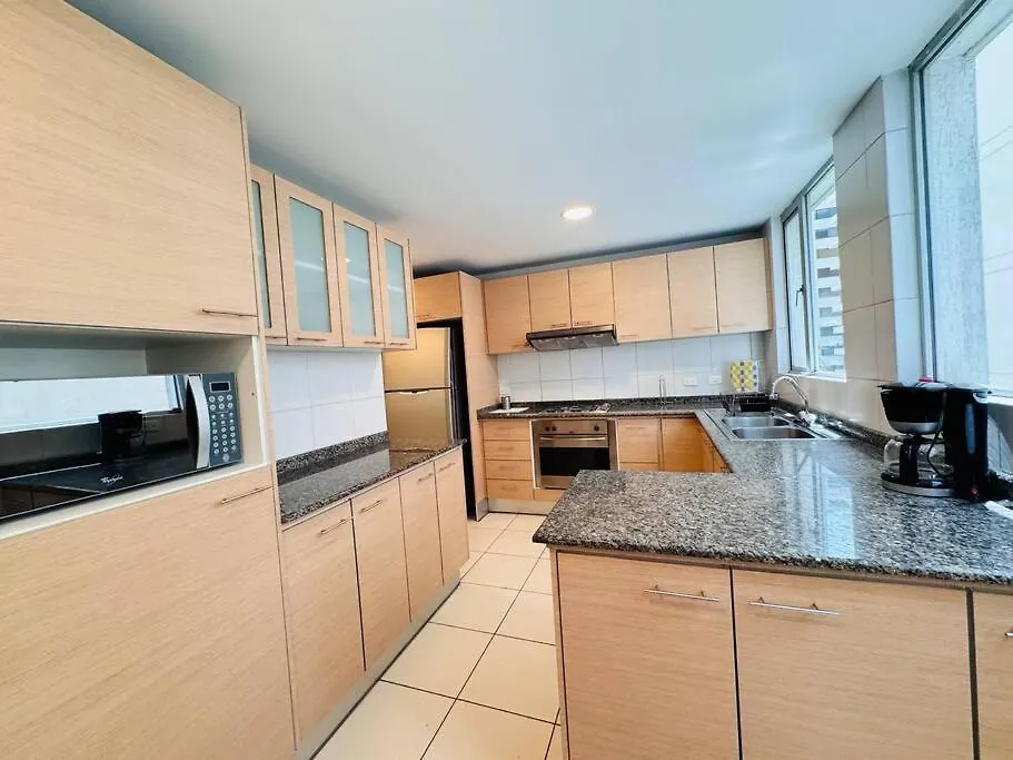 Departamento Amplio Para Familias, De Lujo 3 Habitaciones, 4 Banos, 6 Camas, 10 Personas, Wifi, 2 Parqueaderos Republica De El Salvador Plaza Kendo Quito