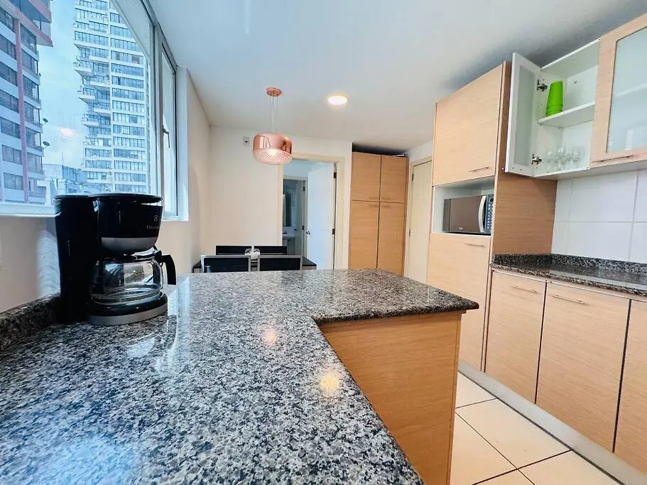 Apartment Departamento Amplio Para Familias, De Lujo 3 Habitaciones, 4 Banos, 6 Camas, 10 Personas, Wifi, 2 Parqueaderos Republica De El Salvador Plaza Kendo Quito Ecuador
