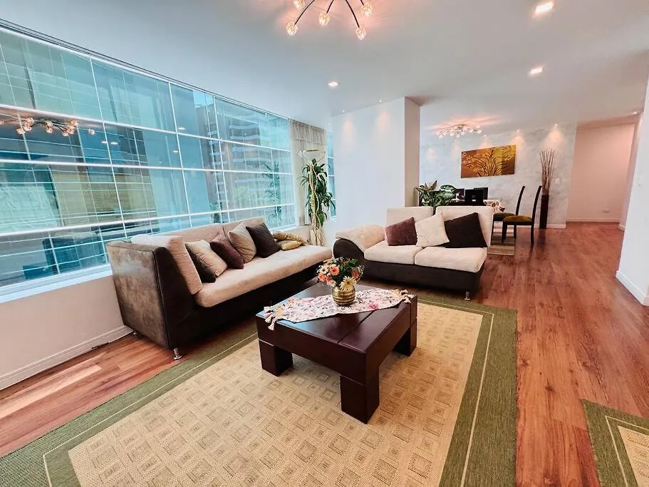 Apartment Departamento Amplio Para Familias, De Lujo 3 Habitaciones, 4 Banos, 6 Camas, 10 Personas, Wifi, 2 Parqueaderos Republica De El Salvador Plaza Kendo Quito