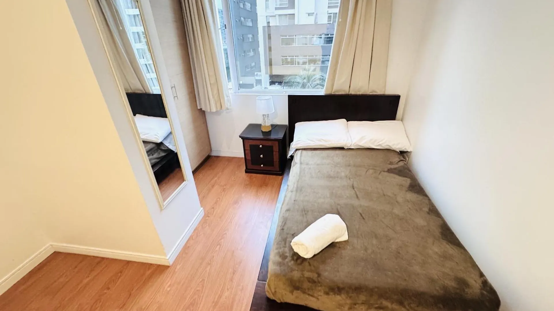 Apartament Departamento Amplio Para Familias, De Lujo 3 Habitaciones, 4 Banos, 6 Camas, 10 Personas, Wifi, 2 Parqueaderos Republica De El Salvador Plaza Kendo Quito