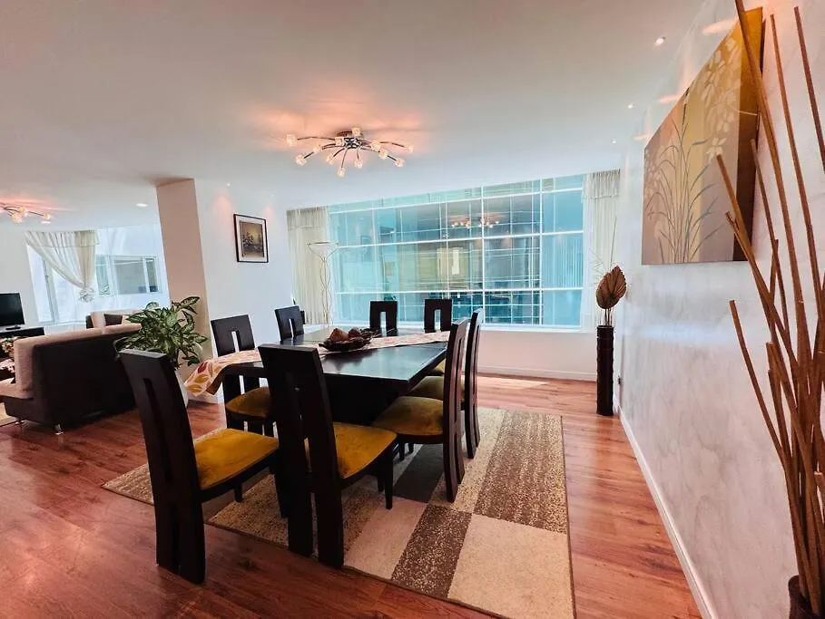 Departamento Amplio Para Familias, De Lujo 3 Habitaciones, 4 Banos, 6 Camas, 10 Personas, Wifi, 2 Parqueaderos Republica De El Salvador Plaza Kendo Quito