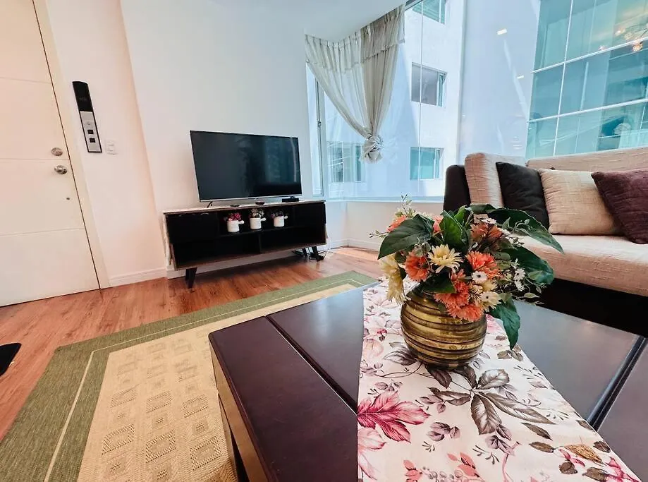 Apartament Departamento Amplio Para Familias, De Lujo 3 Habitaciones, 4 Banos, 6 Camas, 10 Personas, Wifi, 2 Parqueaderos Republica De El Salvador Plaza Kendo Quito